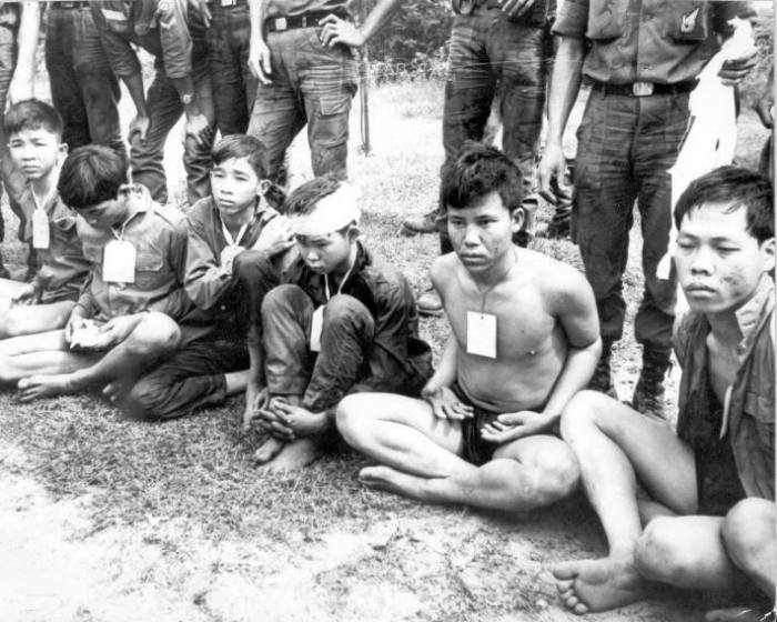 Tù bịnh Việt cộng có cả trẻ em và không mặc quân phục