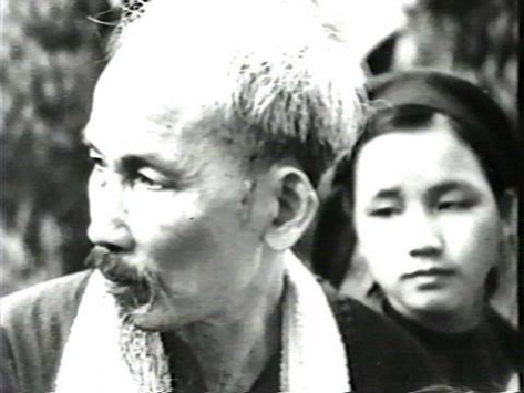 Hồ Chí Minh và Nông Thị Trưng (Ngác) – mẹ Nông Đức Mạnh