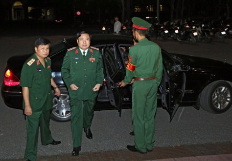 Đại tướng Phùng Quang Thanh đến hội trường Bộ Quốc phòng tối ngày 27/07/2015